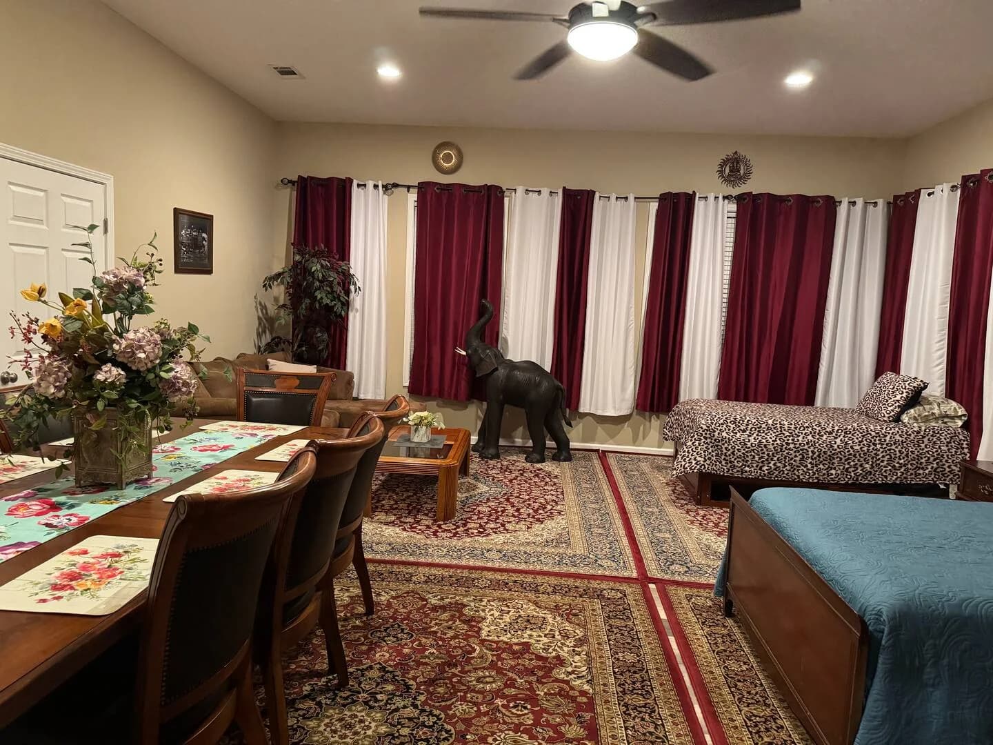 Sunroom and dining area at Troopers Lane Getaway in Waycross, Georgia.